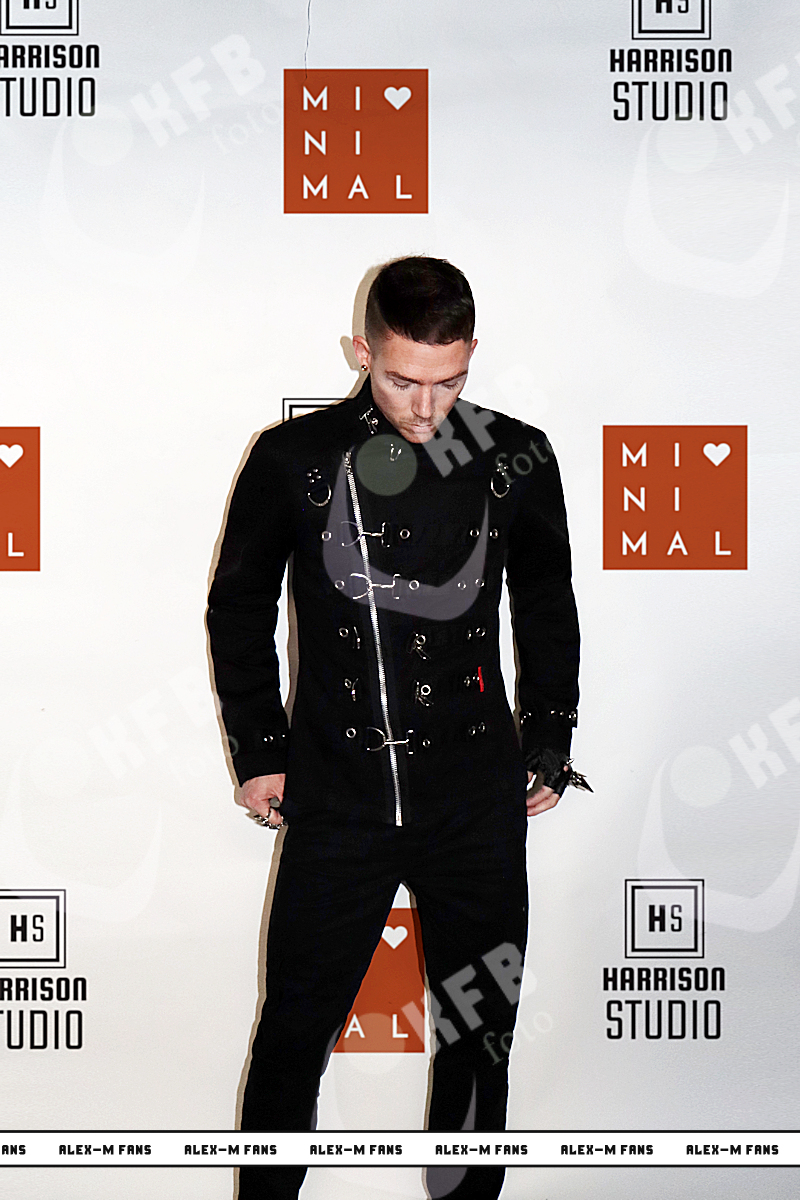 Keywords: Alex McKee;MINIMAL;Red Carpet