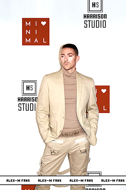 Keywords: Alex McKee;MINIMAL;Red Carpet