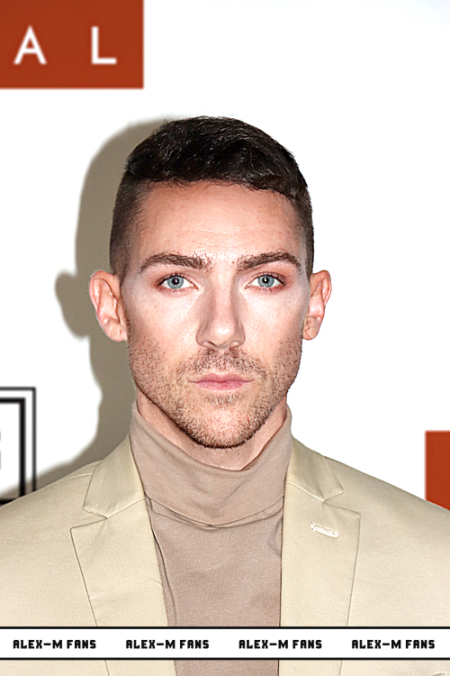 Keywords: Alex McKee;MINIMAL;Red Carpet